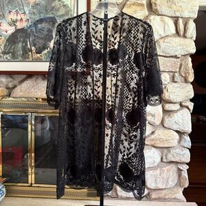 Torrid women’s plus black lace floral kimono  size 1/ size 2